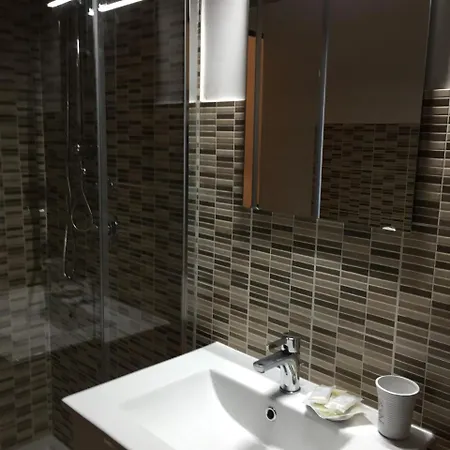 Centro Nocleg ze śniadaniem 3*